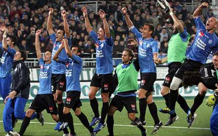 sport_calcio_italiano_serie_b_novara_festeggiamenti_sito