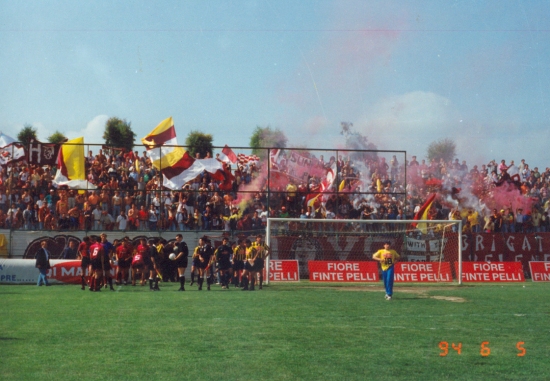 ultrasregginiacastellamaredistabia93-94