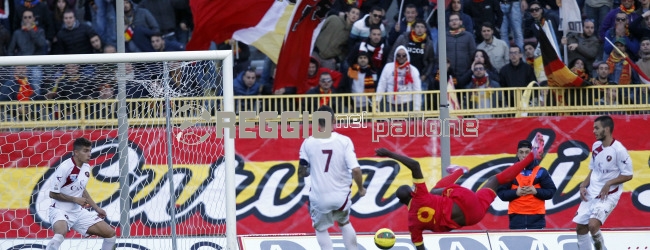 Reggina senz’anima, ennesima umiliazione: il derby è giallorosso