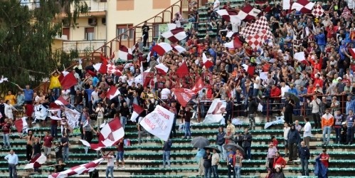 Reggina, gli Ultras della Gradinata Est a colloquio con la squadra