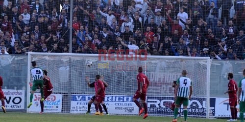 Reggina, gli Ultras contro Foti: “Te ne devi andare”