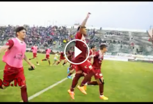 VIDEO – In campo con i calciatori amaranto durante la festa al fischio finale del derby