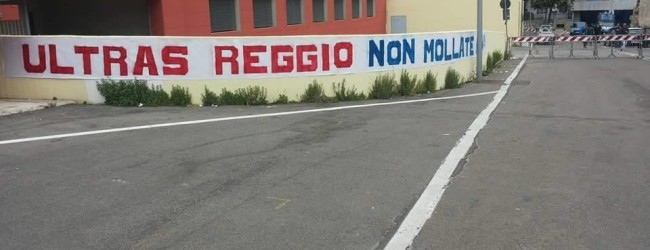 Anche Martina Franca omaggia gli Ultras di Reggio: “Non mollate”