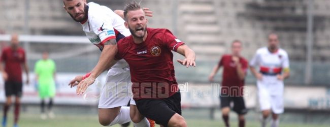 Reggina, Oggiano esce tra i fischi del Granillo