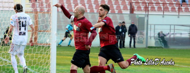 [FOTO GALLERY] Reggina ko contro la capolista Lecce, sfoglia l’album della gara