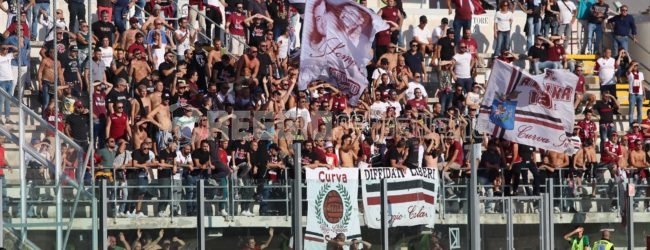 Monopoli-Reggina, il settore amaranto incorona Toscano: “UNO DI NOI!”