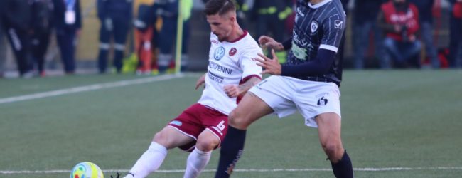 Reggina, compleanno amaro: disfatta amaranto a Castellammare