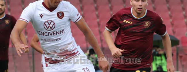 Mercato Reggina, chi resta e chi parte: il borsino di portieri e difensori