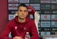 Reggina, piove sul bagnato: Lakicevic verso il forfait. Dalle Mura e Stavropoulos per una maglia