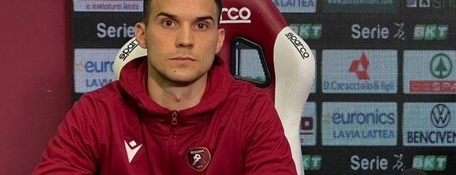 Reggina, piove sul bagnato: Lakicevic verso il forfait. Dalle Mura e Stavropoulos per una maglia