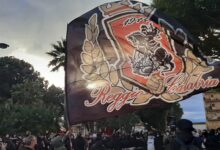 Reggina, la curva sud ai tifosi: “Portate sciarpe e bandiere amaranto”