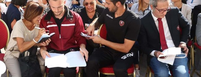 Reggina, grande entusiasmo per l’incontro con gli alunni della “Carducci-Da Feltre”