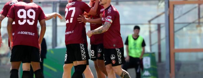 Reggina, chi resta e chi va: la situazione contrattuale dei giocatori amaranto